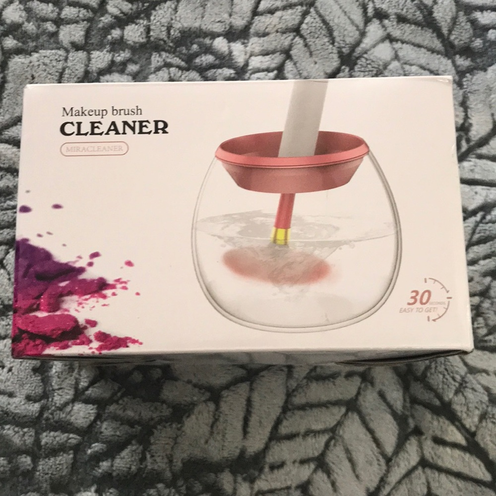 NEW- make up brush cleaner